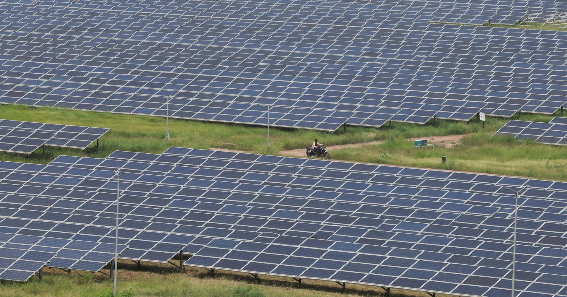 Usina solar vista aérea