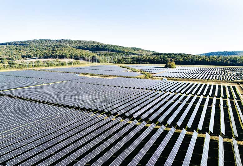 Usina solar vista aérea