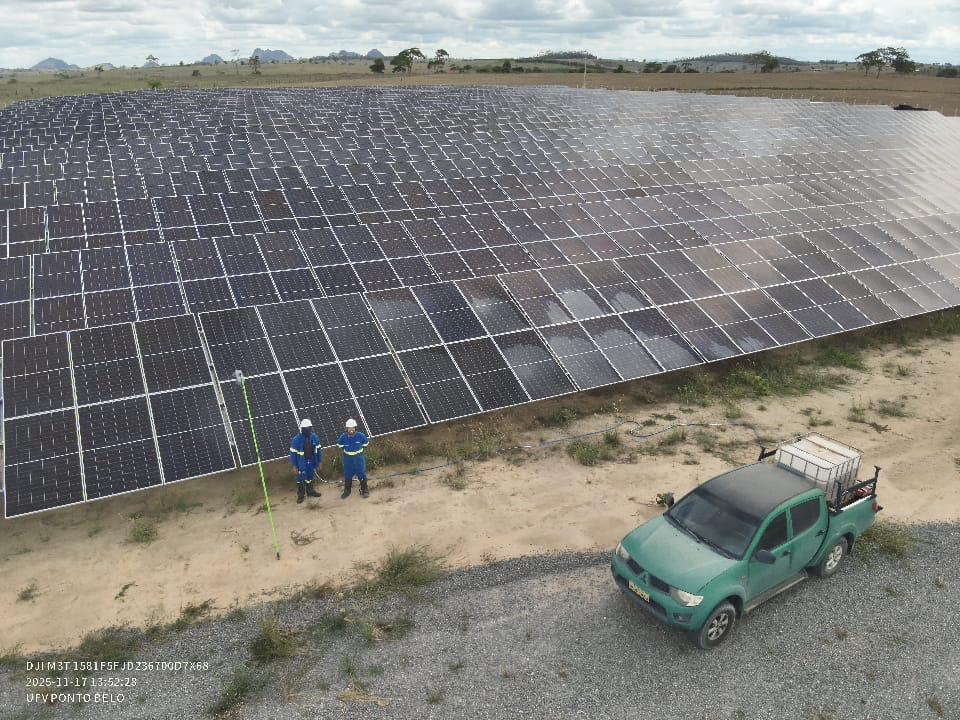 Vista aérea da usina solar
